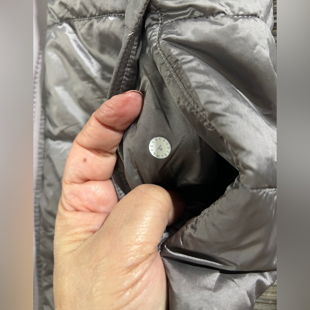 Lululemon Non-Stop Bomber *Reversible Size 4 - Picture 9 of 12
